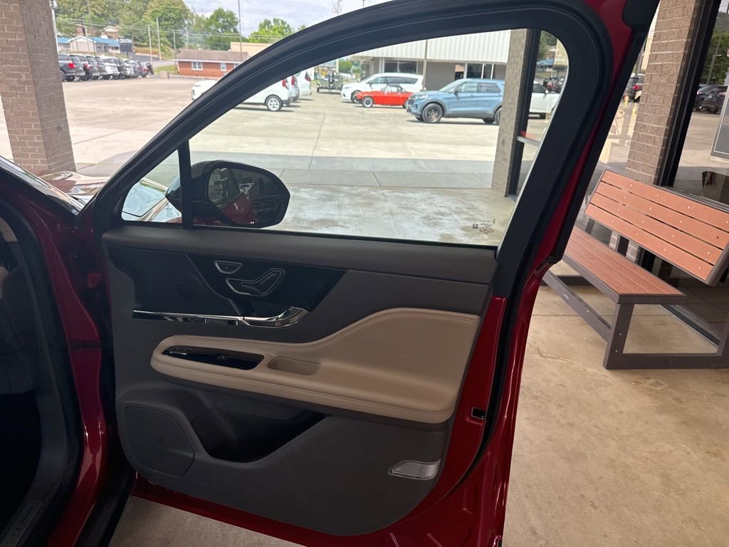 Used 2023 Lincoln Corsair FWD w/ Equipment Group 101A image 23