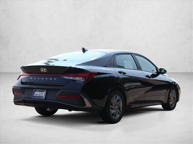 Used 2024 Hyundai Elantra SEL FWD image 5