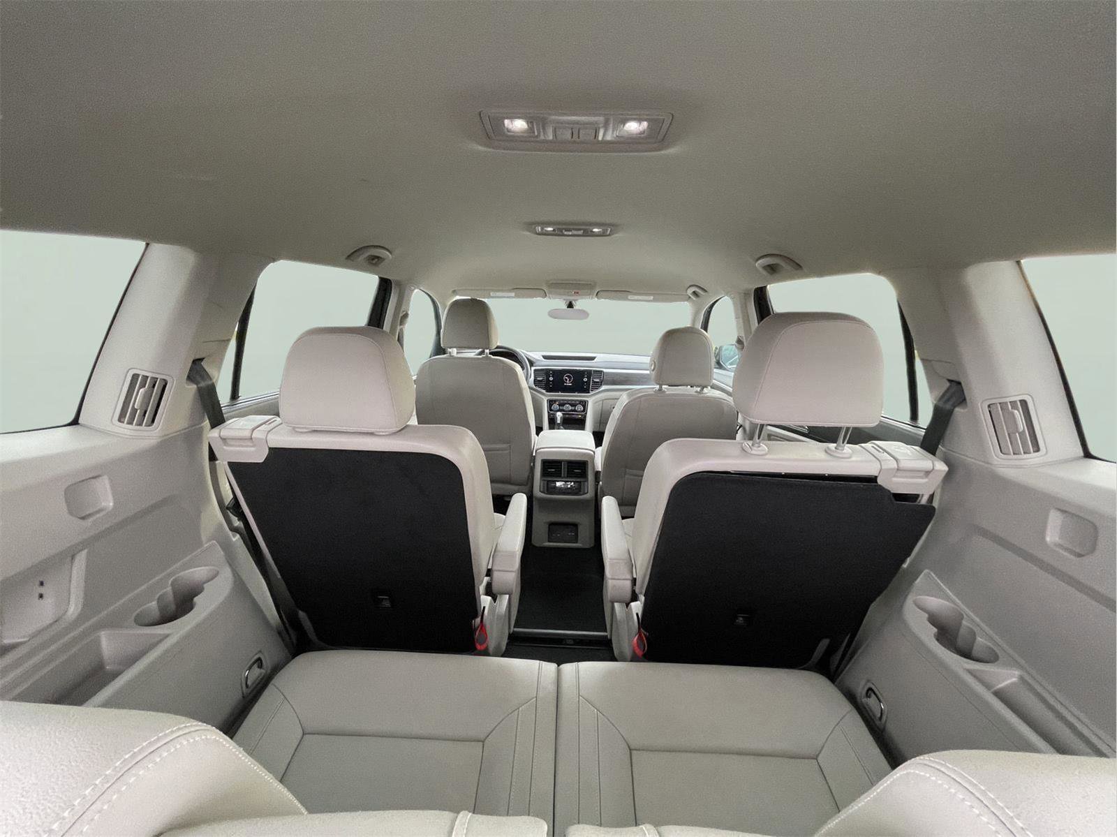 Used 2023 Volkswagen Atlas SE w/ Black Wheel Package image 10
