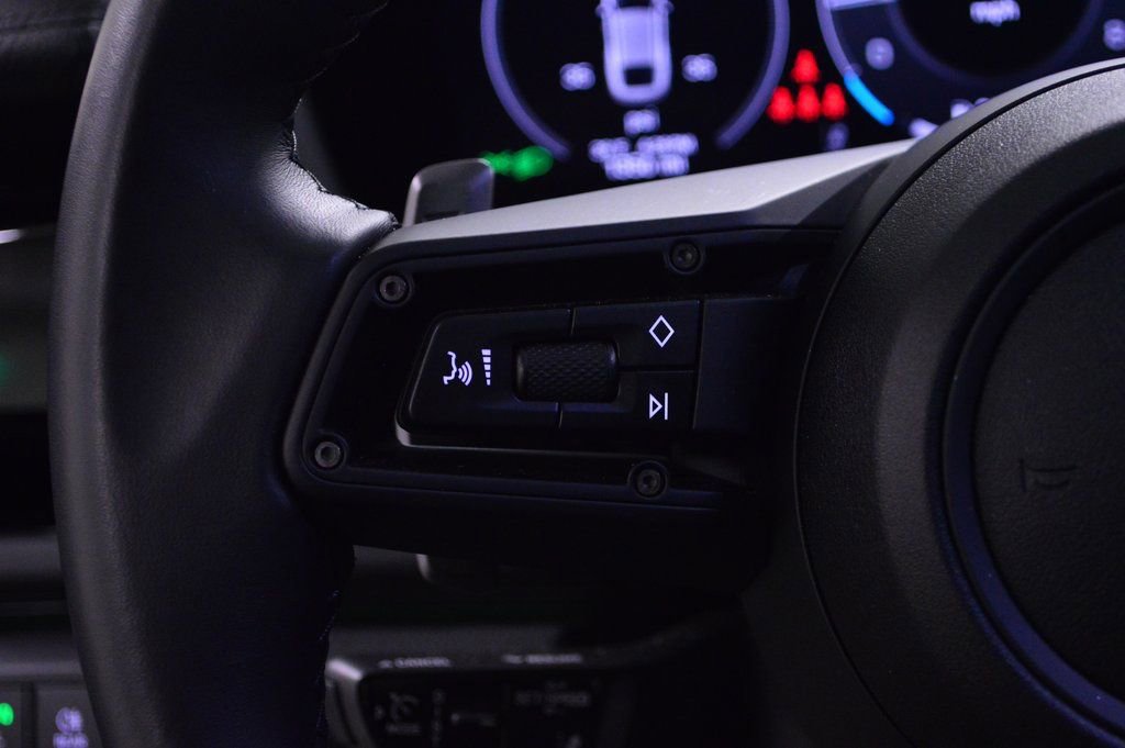 Certified 2025 Porsche Panamera 4 image 22