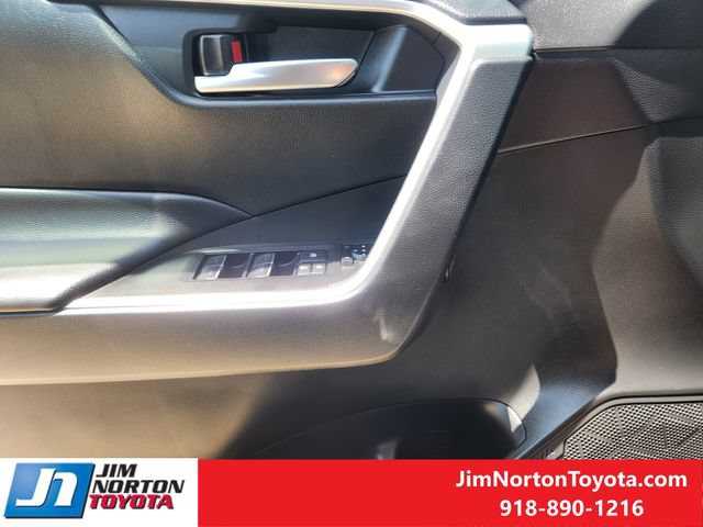 Used 2025 Toyota RAV4 XLE FWD image 23