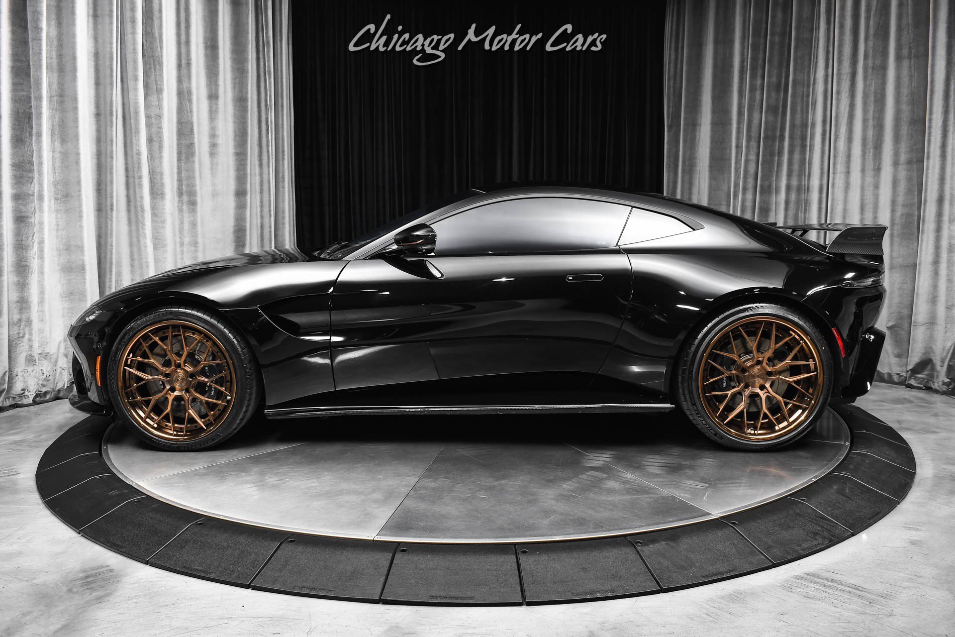 Used 2020 Aston Martin V8 Vantage Coupe RWD image 28
