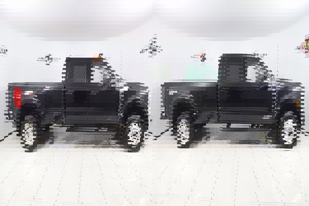 Used 2023 Ford F450 XLT w/ FX4 Off-Road Package image 2