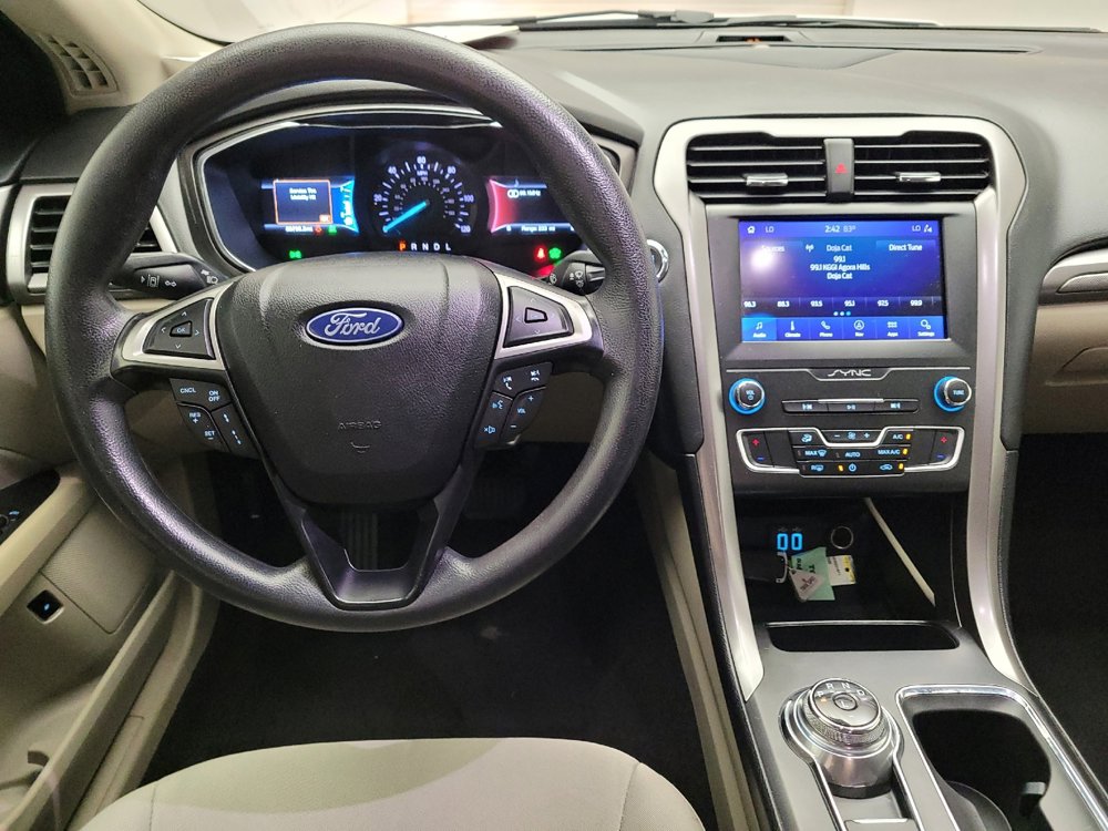 Used 2020 Ford Fusion SE FWD image 22
