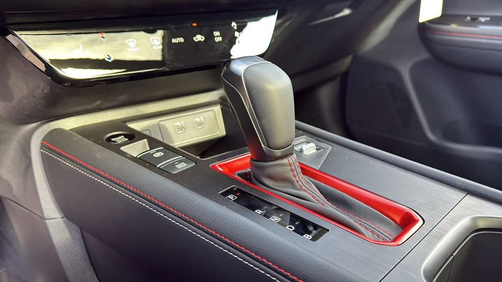 New 2026 Nissan Kicks SR w/ SR Premium Package image 24