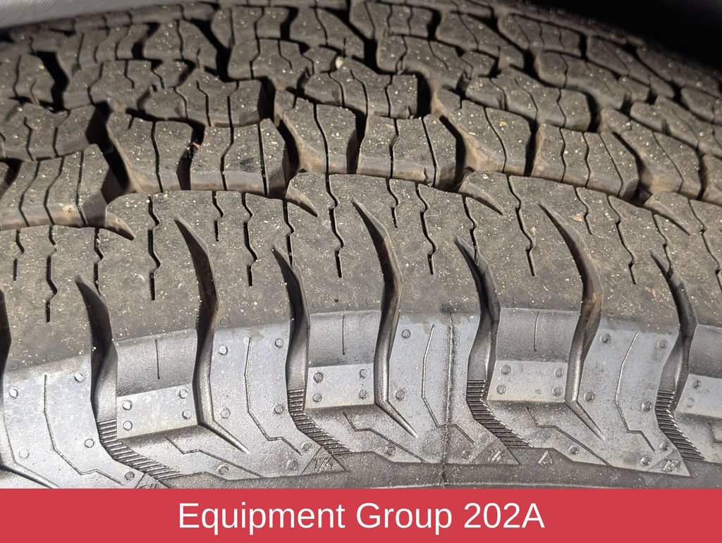 Used 2023 Ford Explorer XLT w/ Equipment Group 202A AWD/4WD image 9