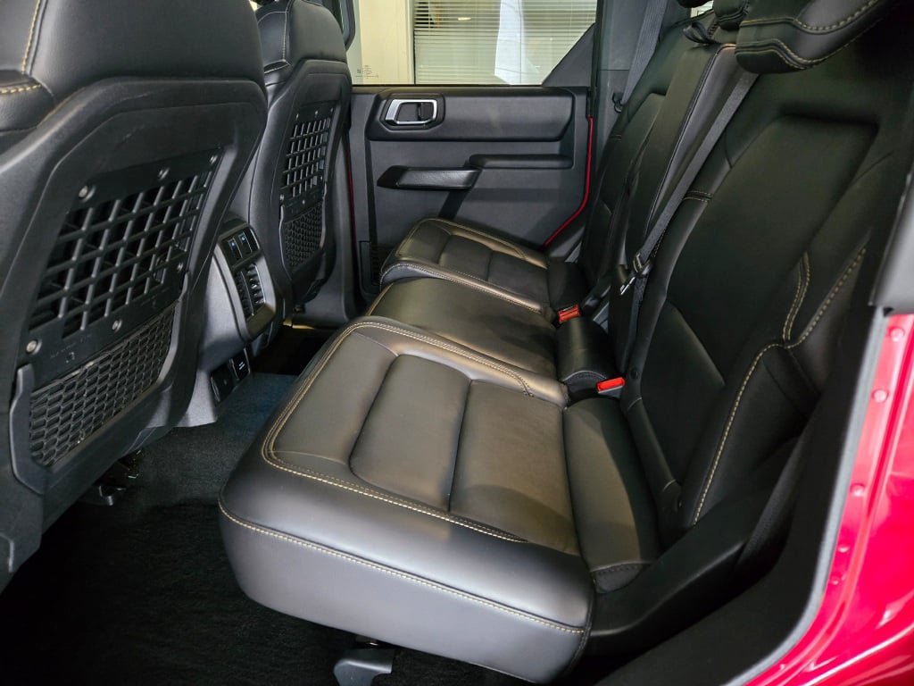Used 2025 Ford Bronco Badlands AWD/4WD image 16