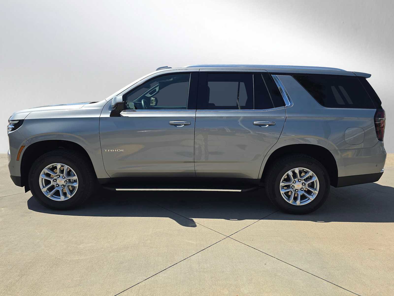 Used 2025 Chevrolet Tahoe LS AWD/4WD image 6