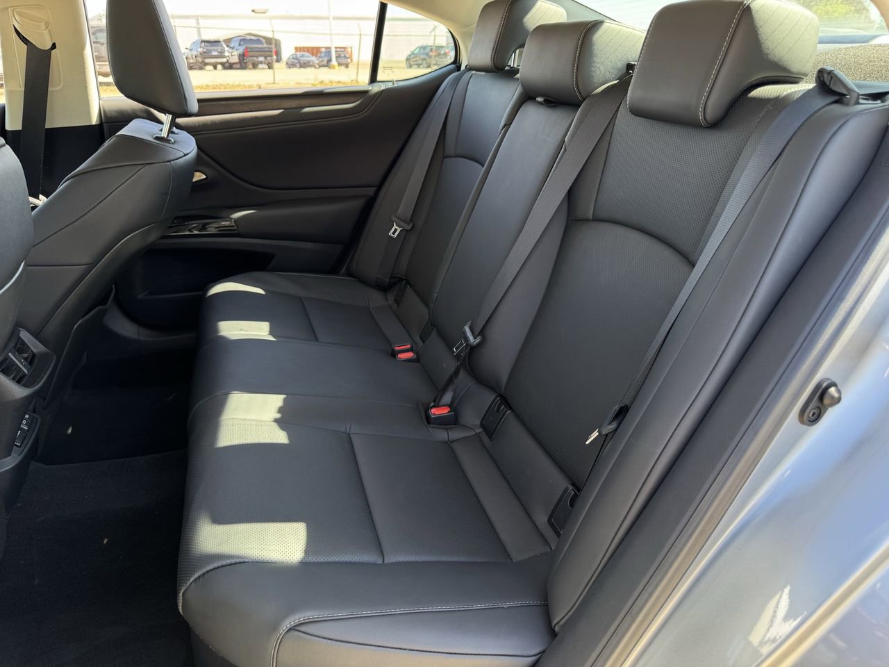 Used 2025 Lexus ES 300h F Sport w/ Accessory Package (Z2) image 29