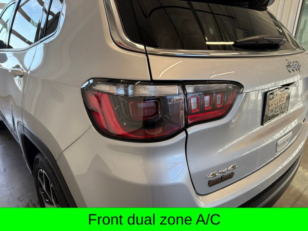 Used 2025 Jeep Compass Limited image 4