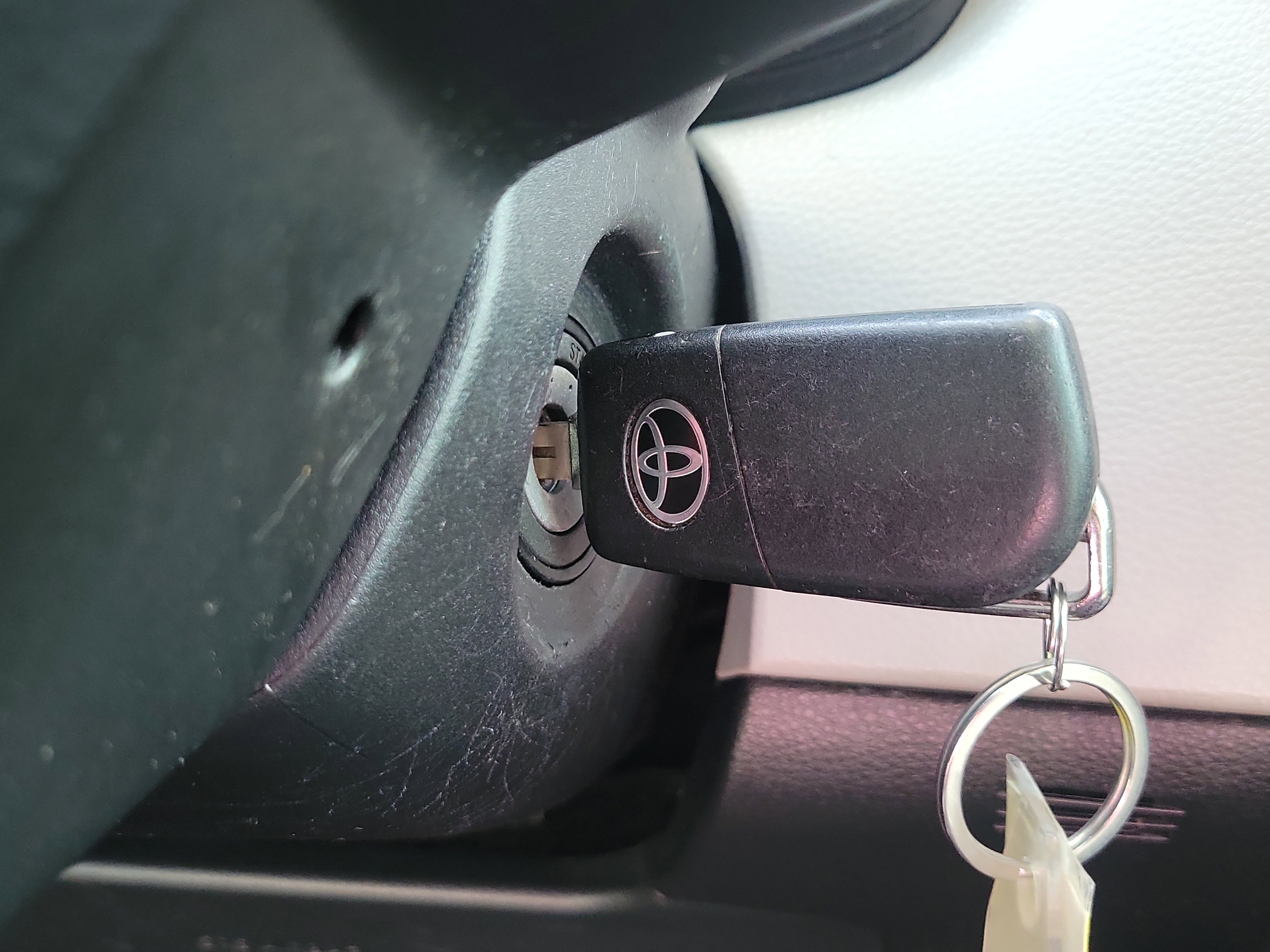 Used 2021 Toyota Corolla LE image 22