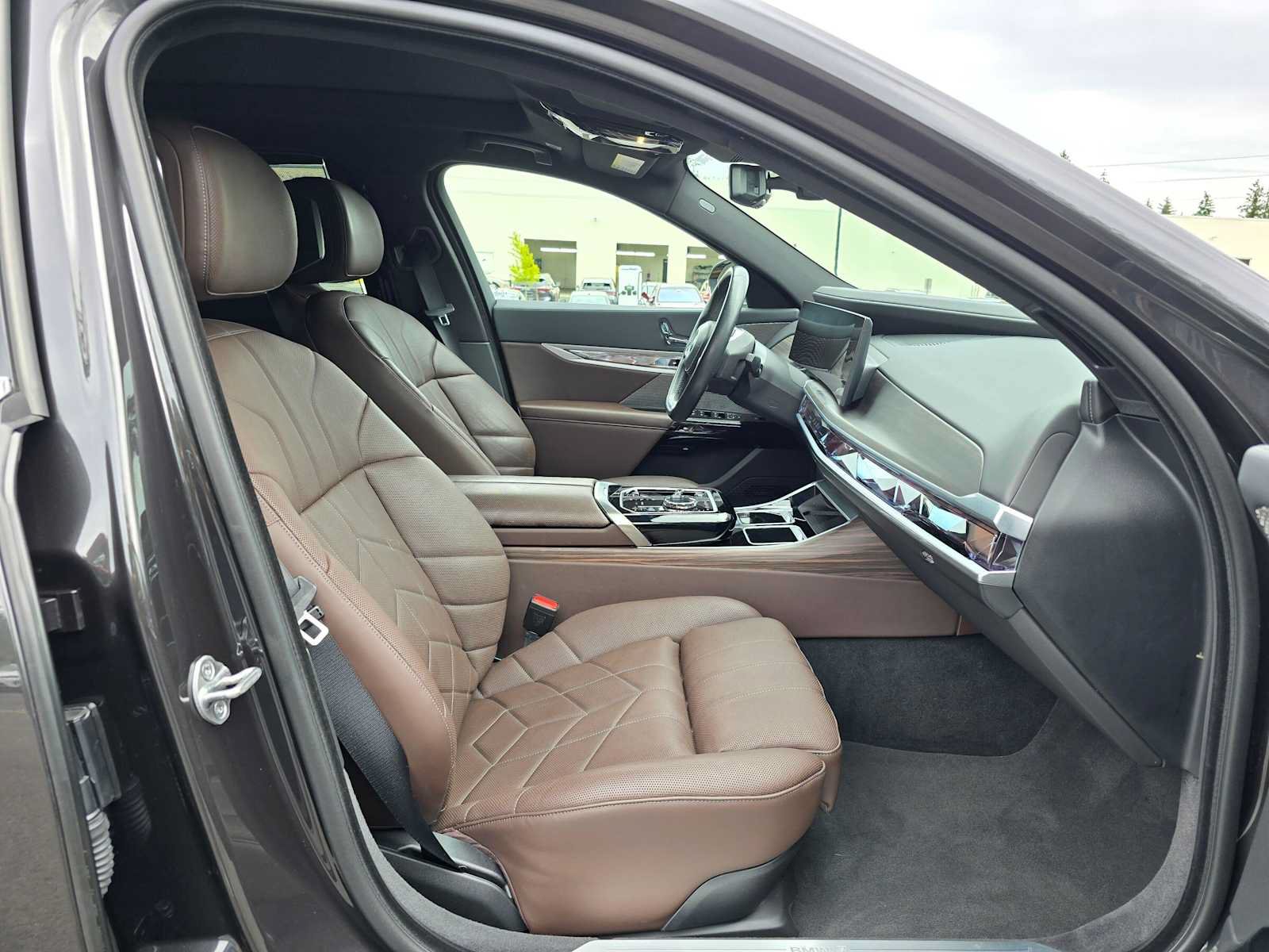 Used 2023 BMW i7 xDrive60 AWD/4WD image 11
