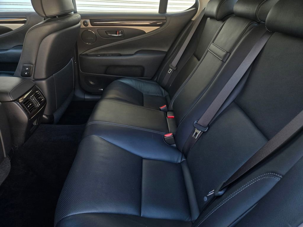 Used 2013 Lexus LS 460 w/ Comfort Pkg image 14