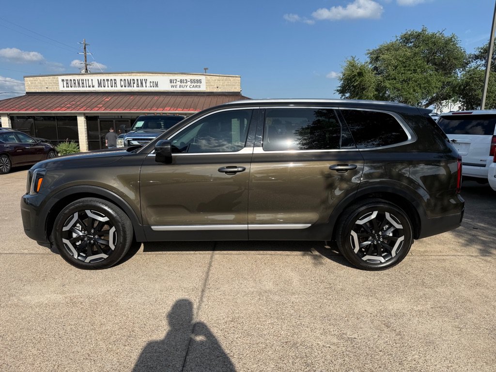 Used 2023 Kia Telluride S FWD image 4
