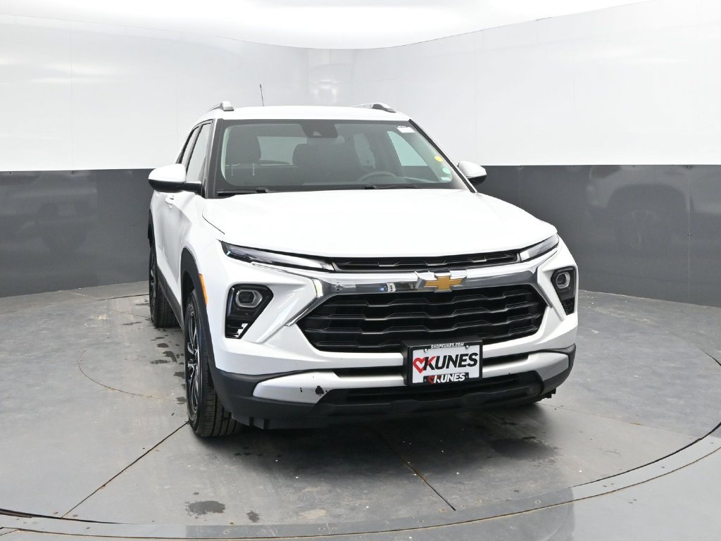 Used 2025 Chevrolet TrailBlazer LT FWD image 2