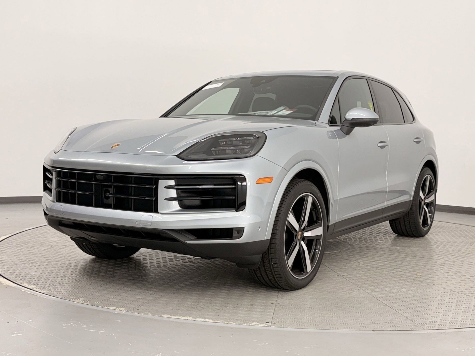 Used 2025 Porsche Cayenne image 1