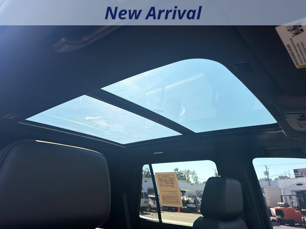 Certified 2022 Chevrolet Tahoe Z71 w/ Luxury Package AWD/4WD image 4