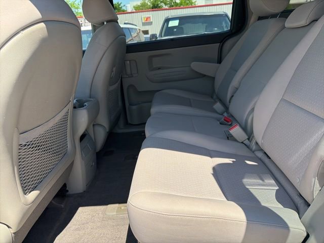 Used 2016 Kia Sedona LX w/ Option Group 020 FWD image 18