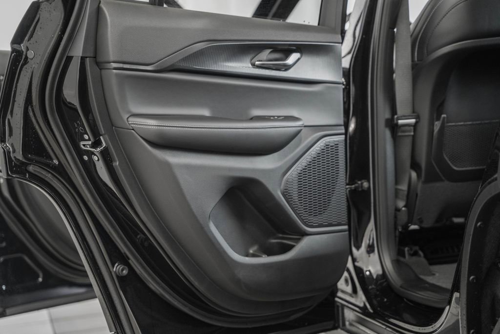 New 2025 Jeep Grand Cherokee Altitude w/ Trailer Tow Package image 34