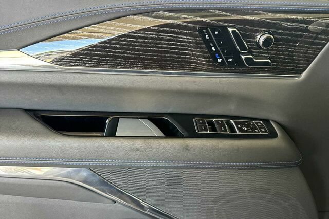 Certified 2025 Cadillac Escalade IQ Sport 1 w/ LPO, ONYX Package AWD/4WD image 11