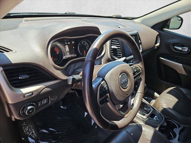Used 2017 Jeep Cherokee Trailhawk AWD/4WD image 10