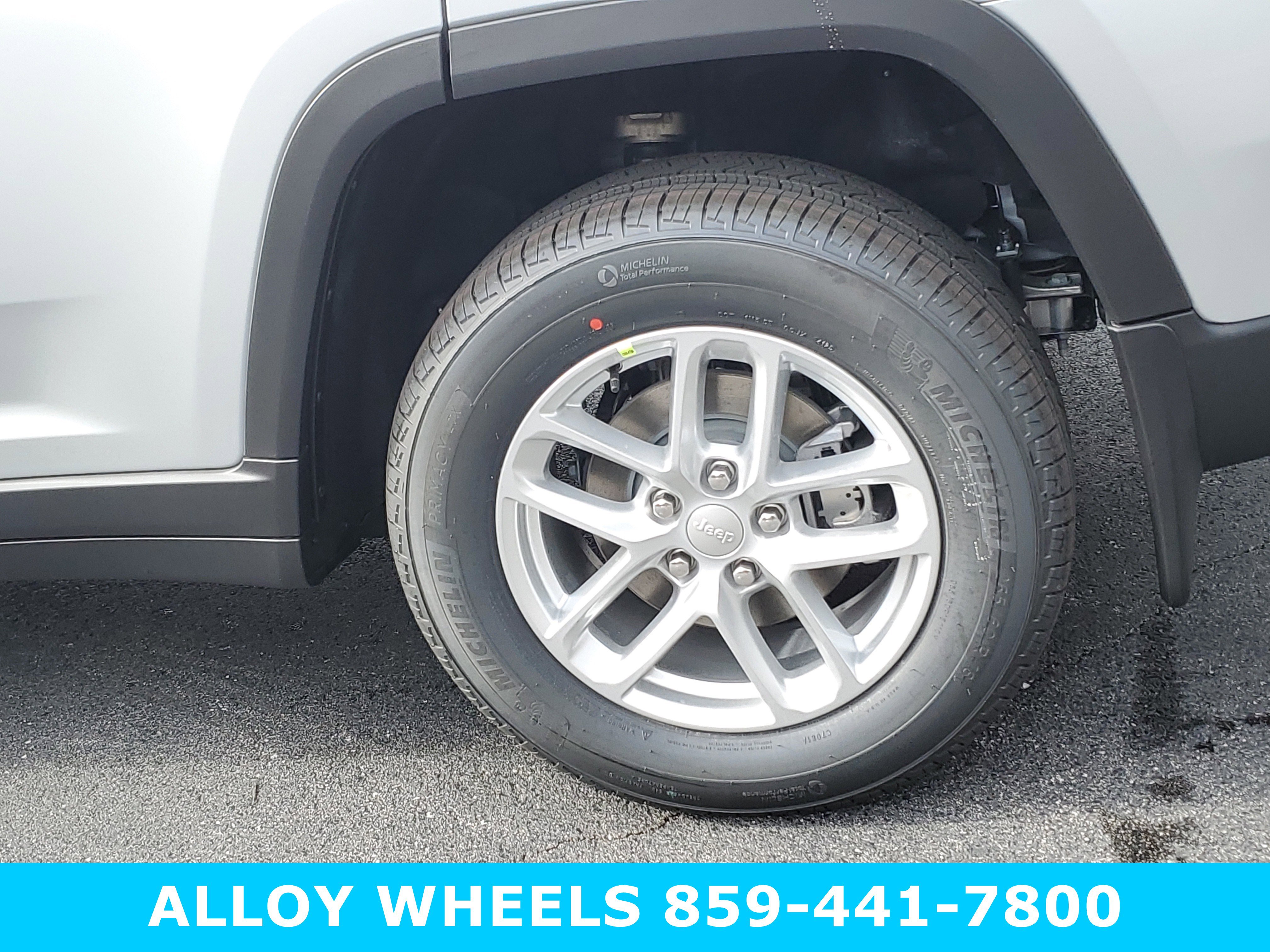 New 2025 Jeep Grand Cherokee Laredo w/ Luxury Tech Group I image 9