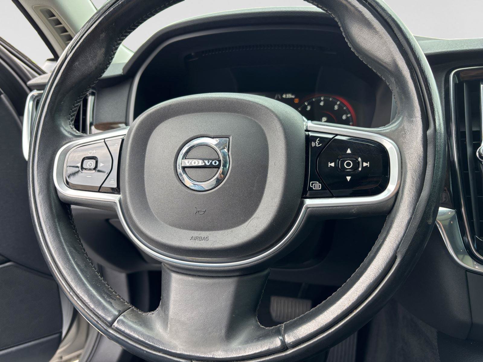 Used 2018 Volvo S90 T5 Momentum w/ Convenience Package FWD image 28