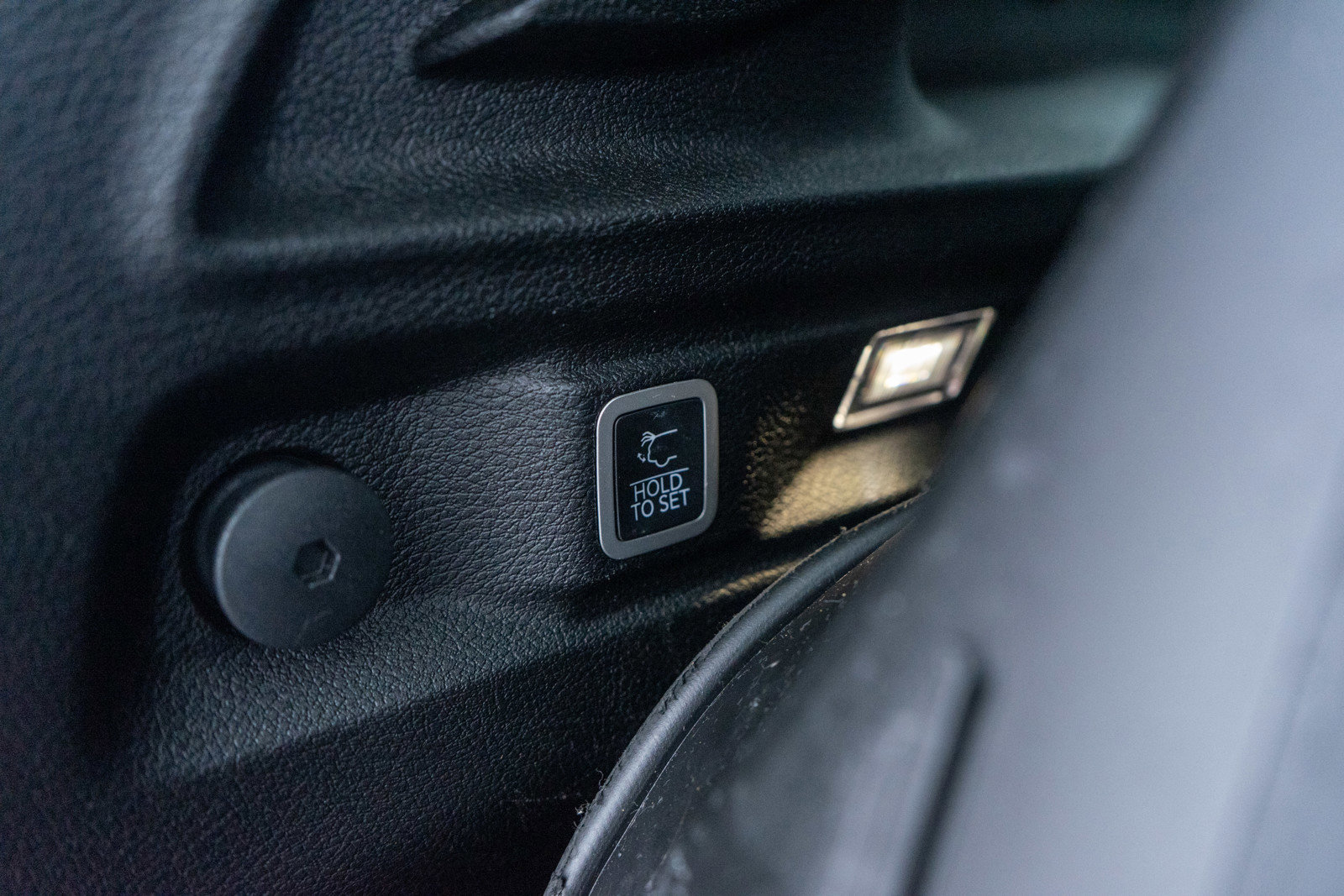 Used 2023 Jeep Grand Cherokee L Limited w/ Luxury Tech Group II image 10