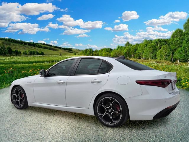 Used 2022 Alfa Romeo Giulia Veloce RWD image 4