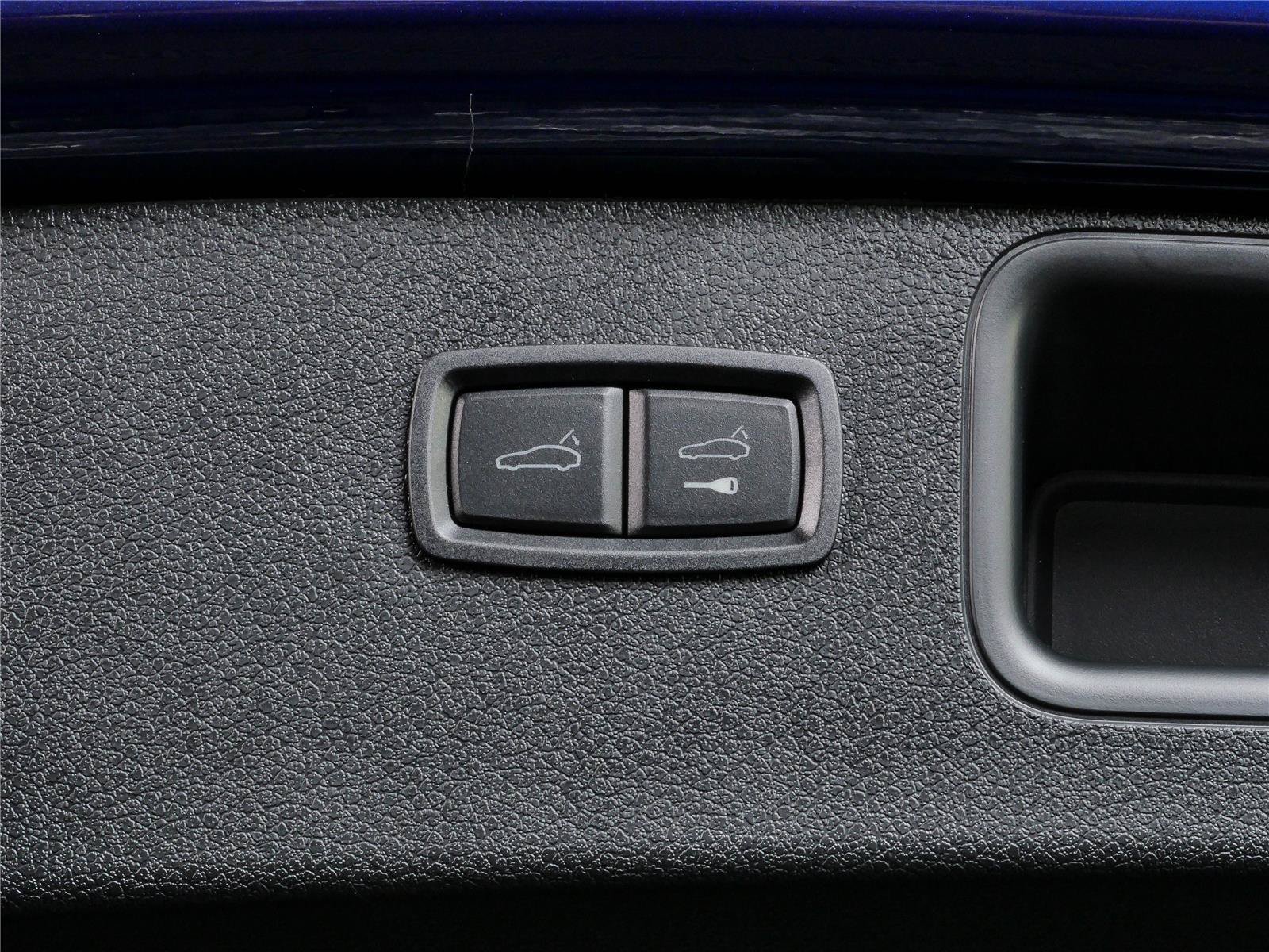 New 2026 Porsche Macan Turbo AWD/4WD image 33