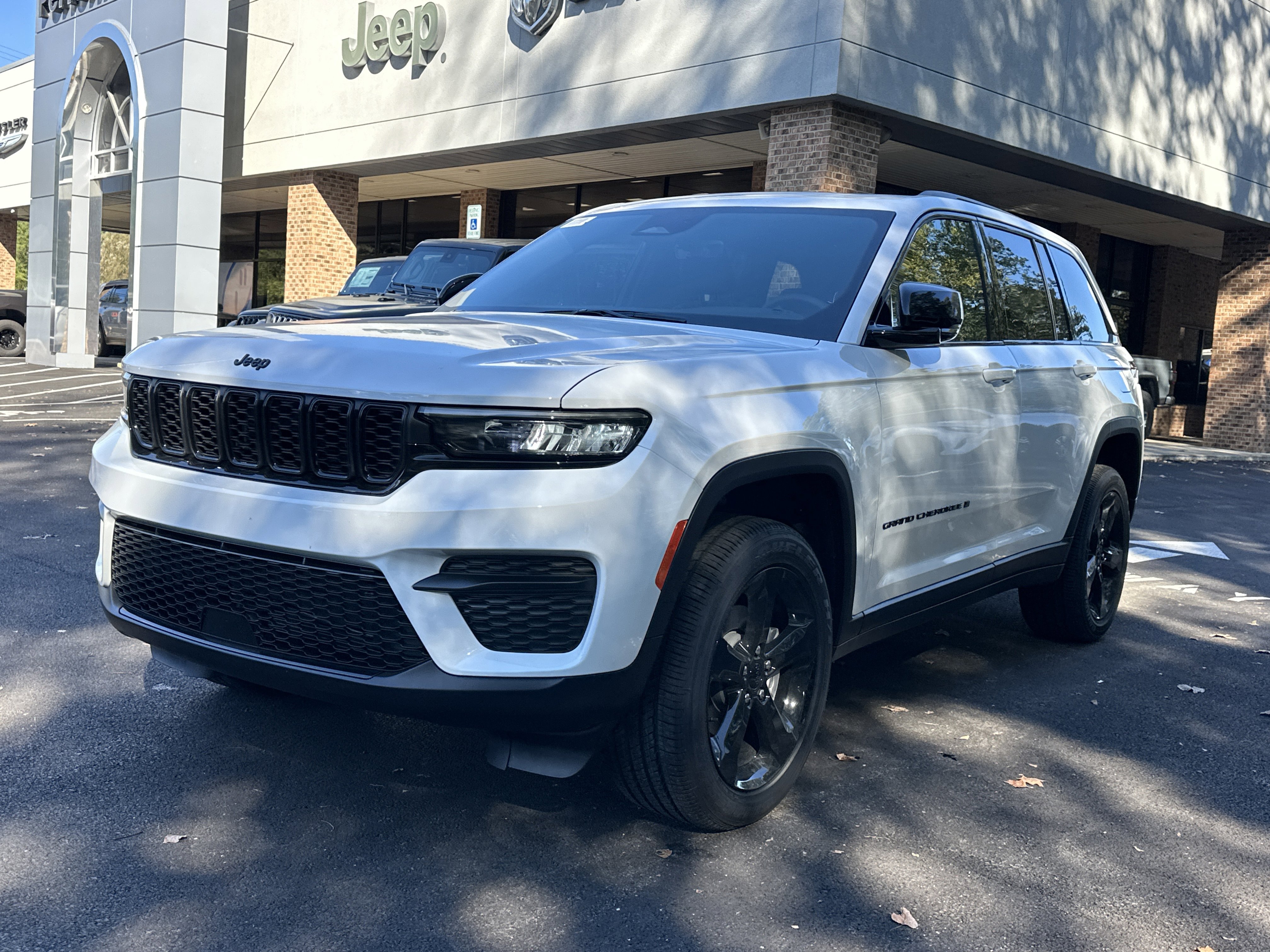 New 2025 Jeep Grand Cherokee Altitude image 24