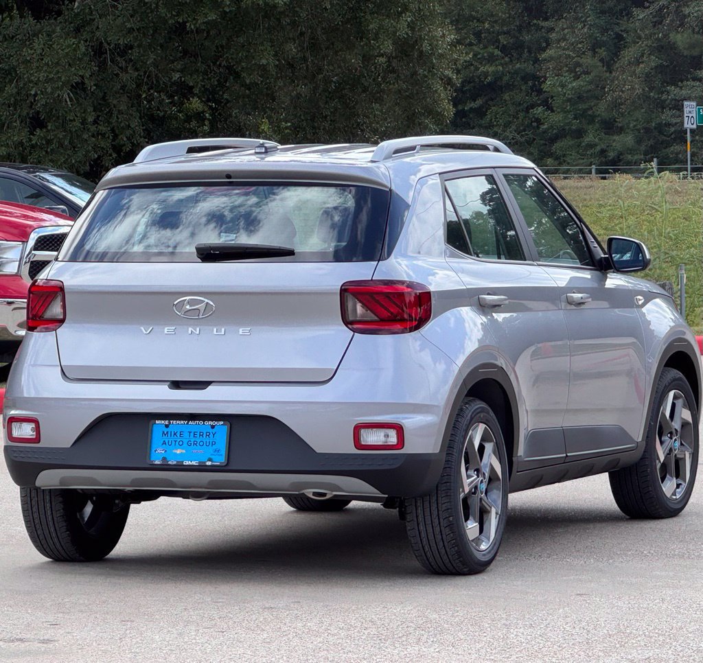 New 2026 Hyundai Venue SEL FWD image 13