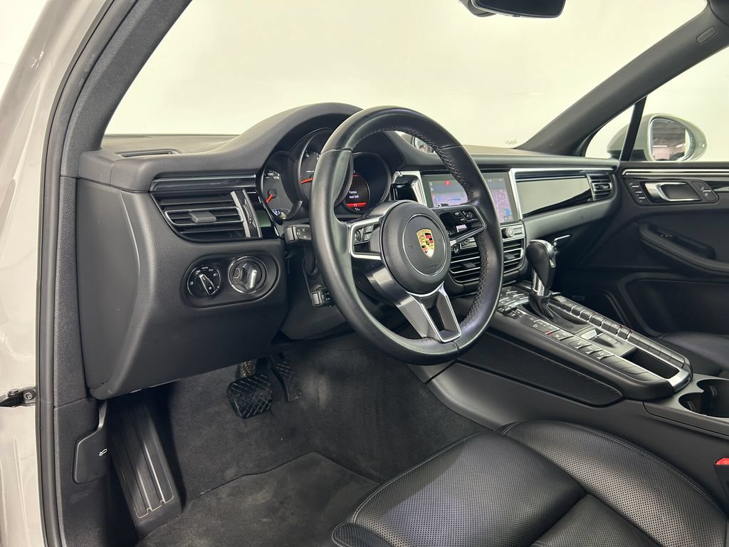 Certified 2019 Porsche Macan AWD/4WD image 4