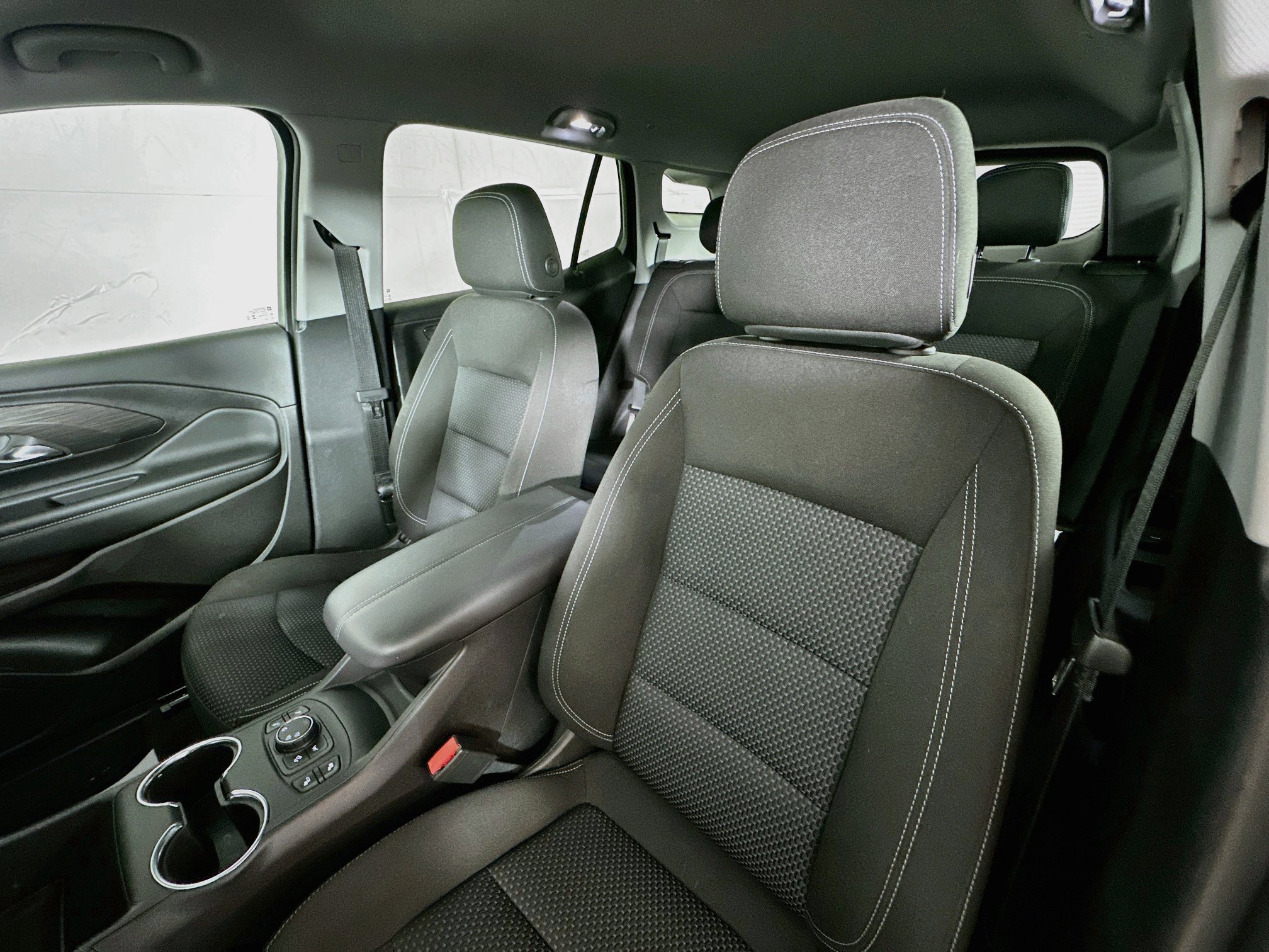 Used 2024 GMC Terrain SLE w/ Driver Convenience Package AWD/4WD image 19