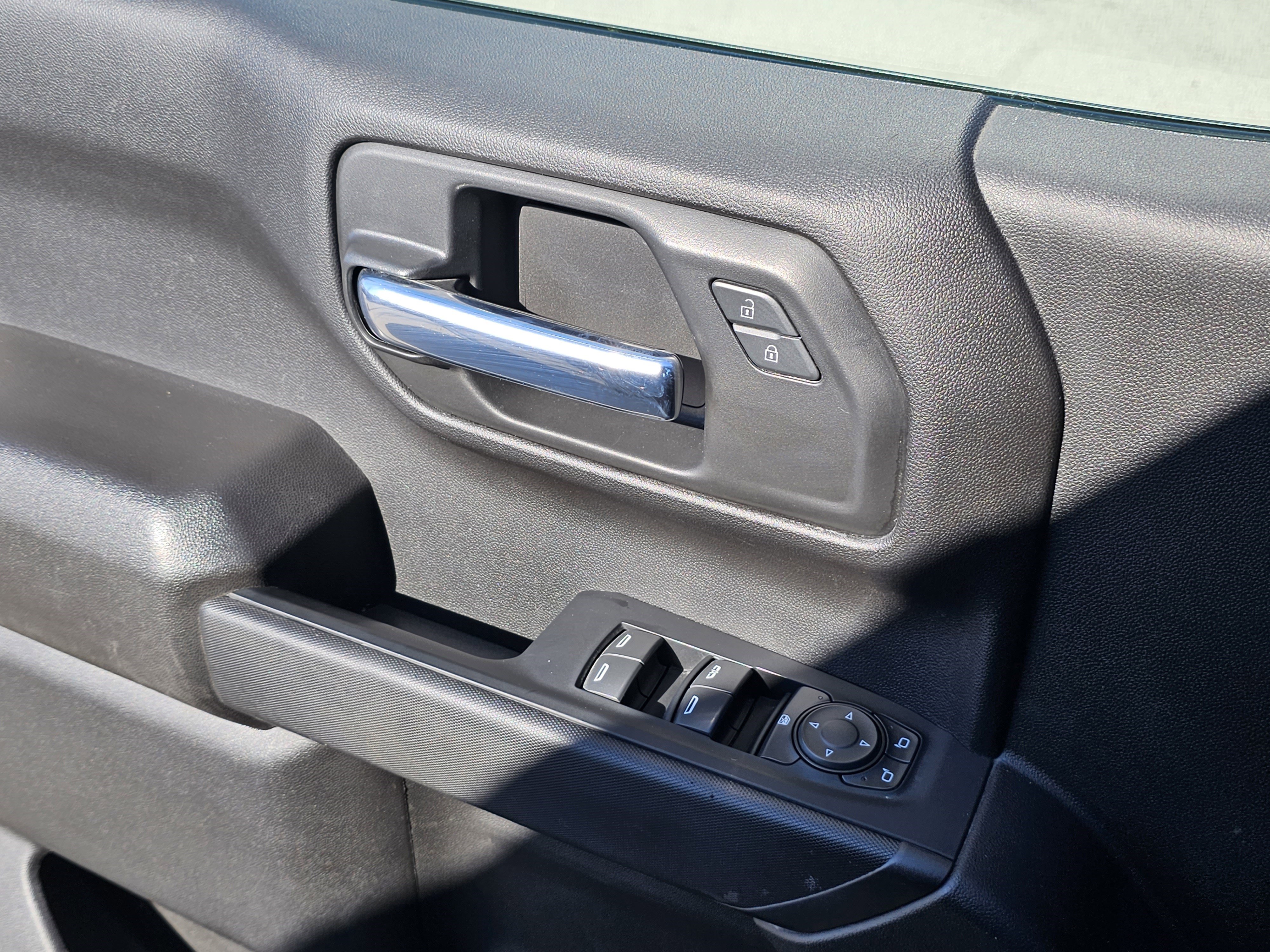 Used 2023 Chevrolet Silverado 1500 Custom image 12