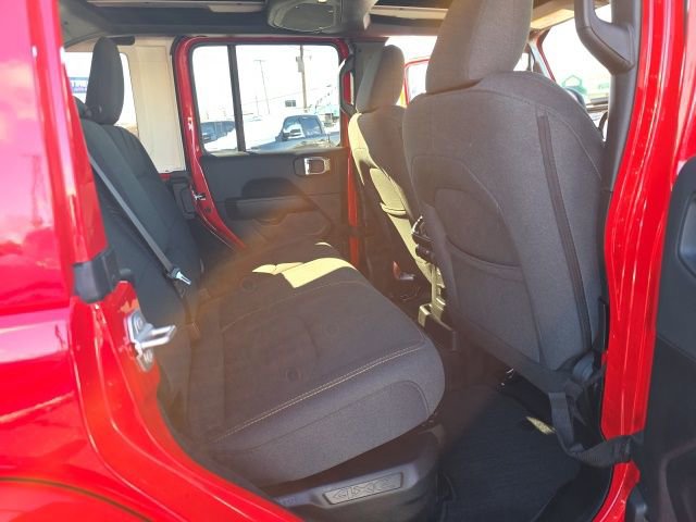 Used 2025 Jeep Wrangler Unlimited Sahara w/ Safety Group AWD/4WD image 39