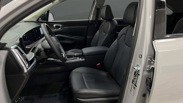 Used 2025 Kia Sorento SX AWD/4WD image 9