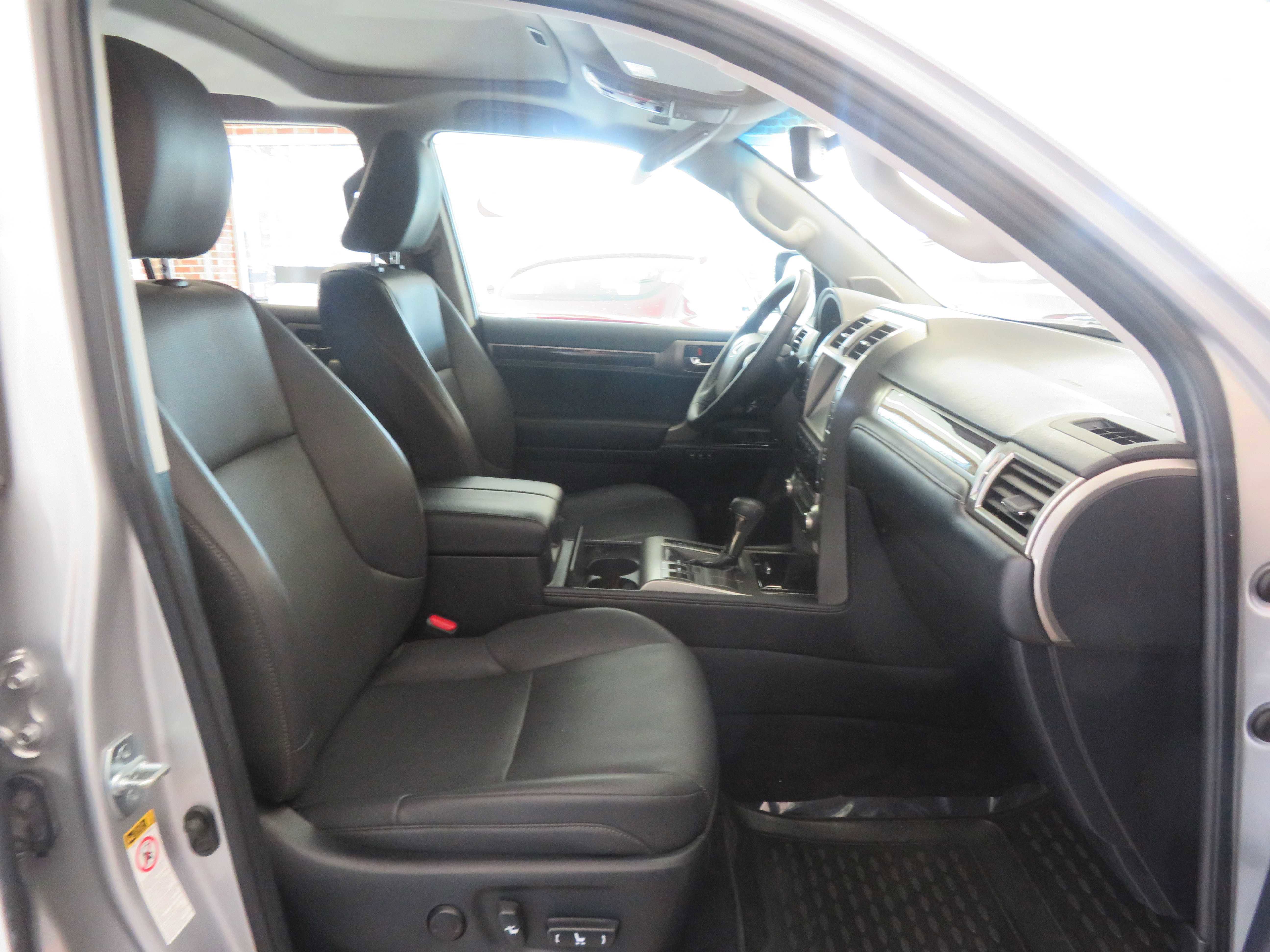 Used 2017 Lexus GX 460 w/ Navigation Package image 27