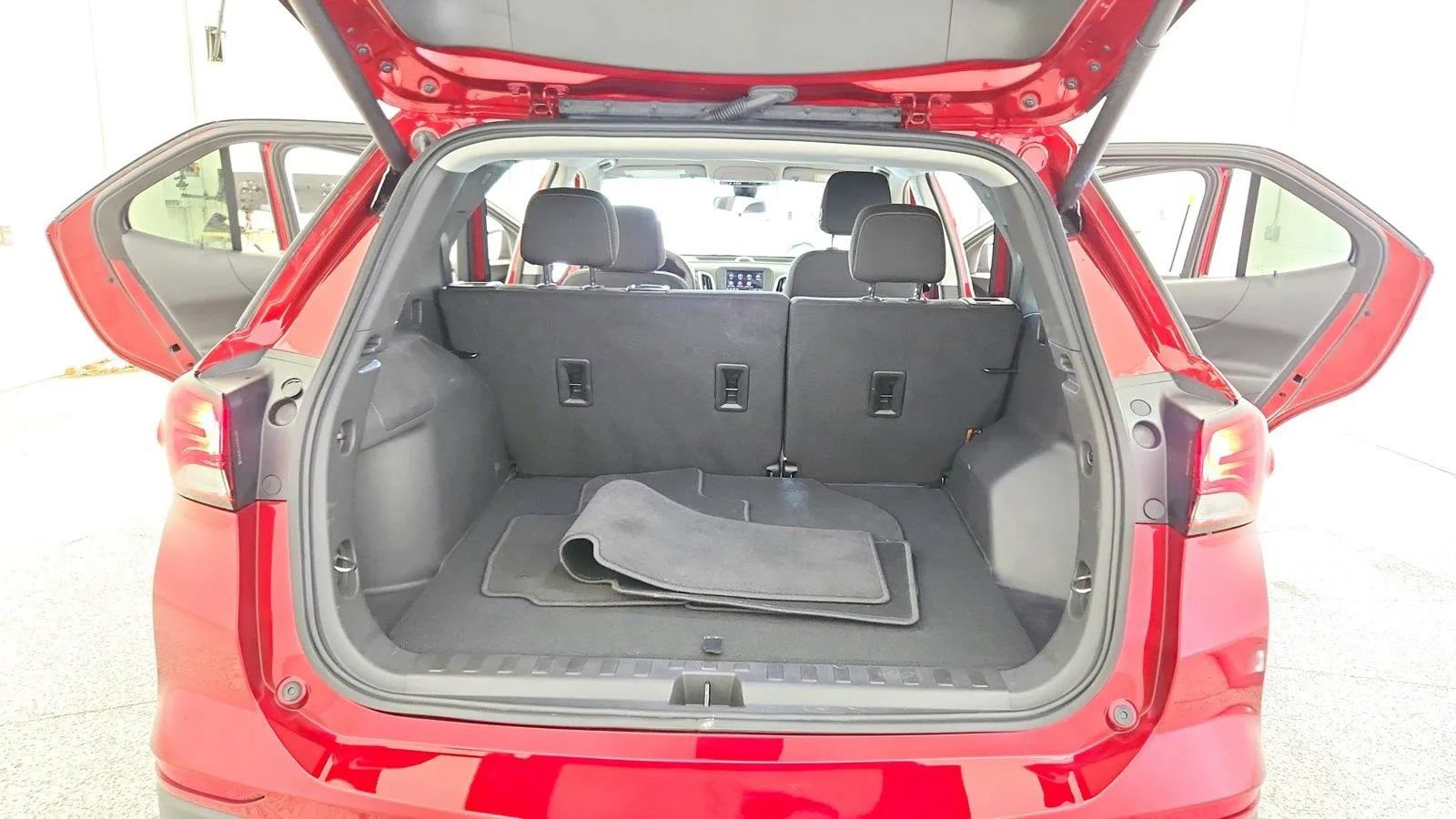 Used 2024 Chevrolet Equinox LT FWD image 38