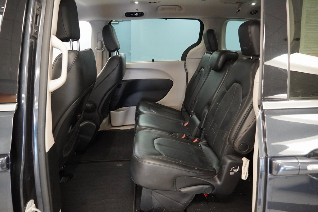 Used 2019 Chrysler Pacifica Touring-L image 23