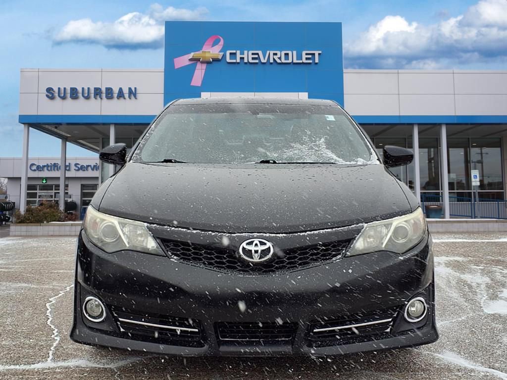 Used 2014 Toyota Camry SE image 2