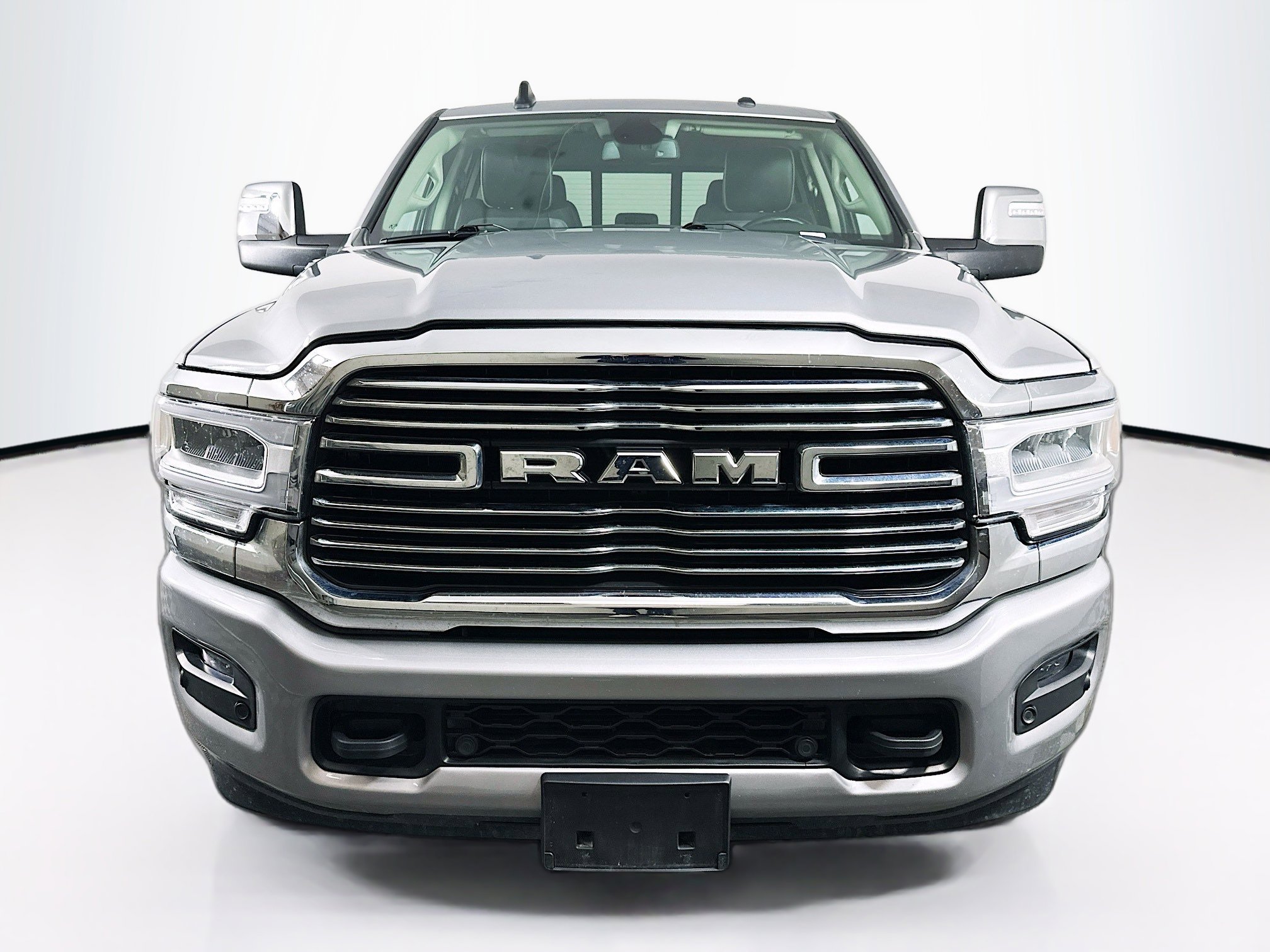 Used 2024 RAM 2500 Laramie AWD/4WD image 2