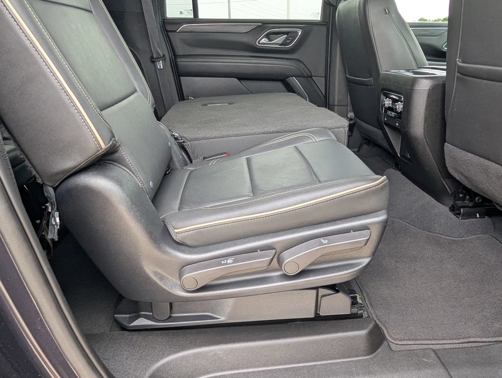 Used 2023 GMC Yukon XL SLT AWD/4WD image 24