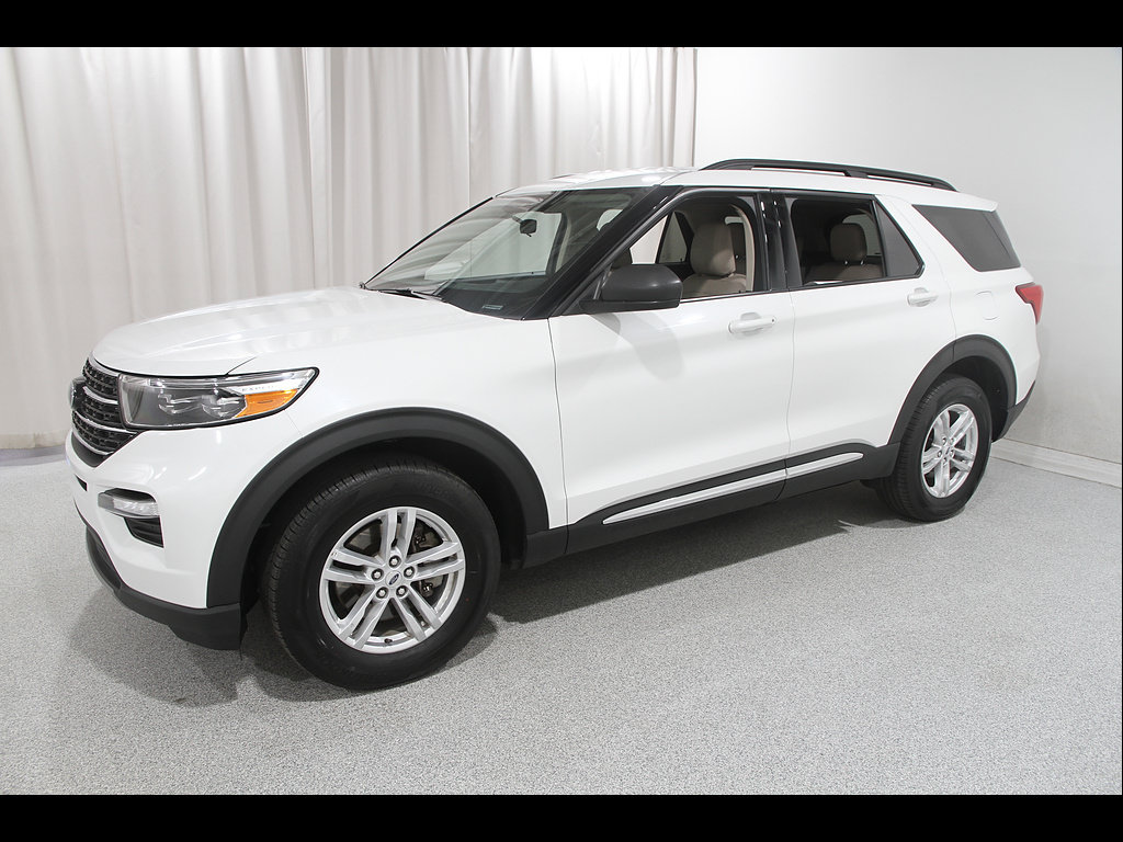 Used 2023 Ford Explorer XLT w/ Equipment Group 202A AWD/4WD image 3
