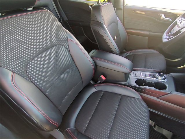 Used 2025 Ford Escape ST-Line w/ Equipment Group 301A image 34