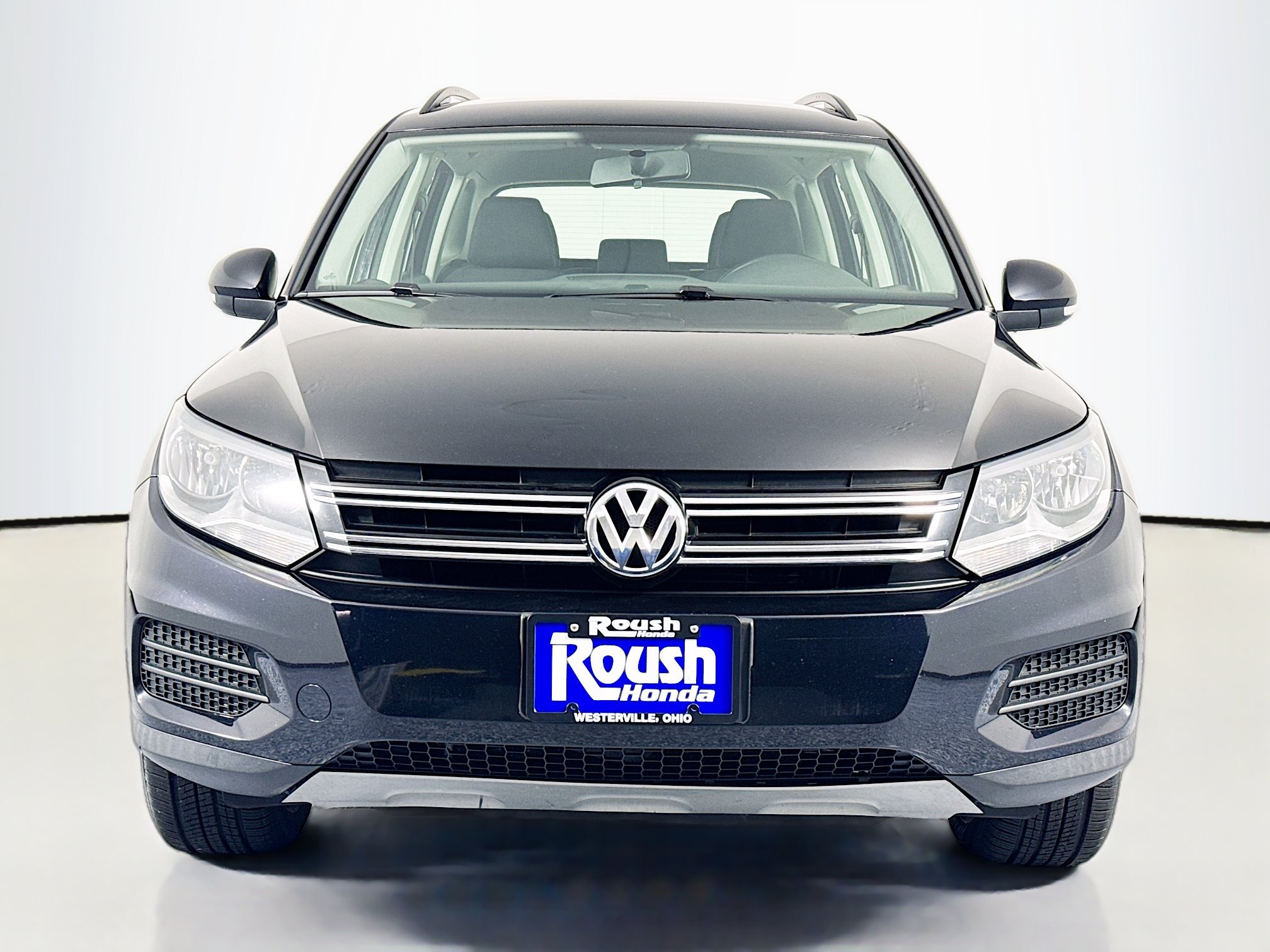 Used 2017 Volkswagen Tiguan Limited w/ Premium Package AWD/4WD image 2
