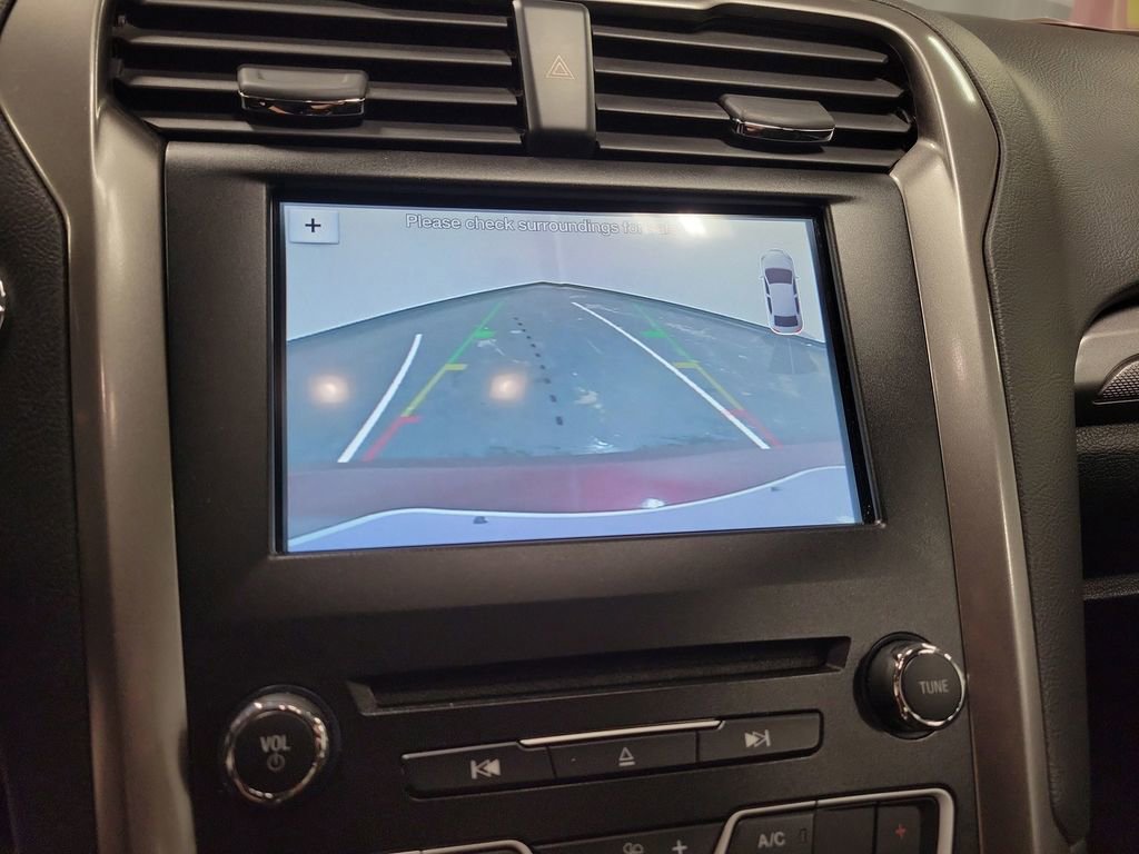 Used 2018 Ford Fusion SE w/ Fusion SE Technology Package image 16