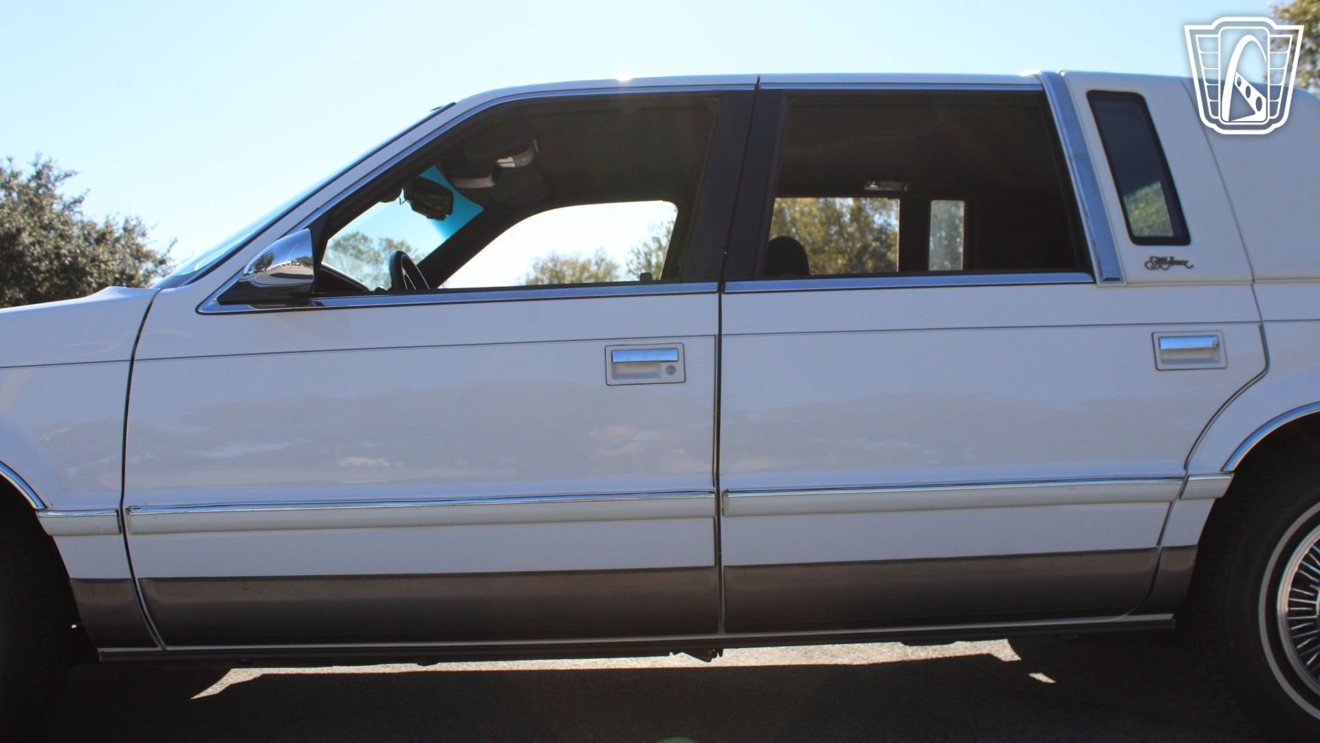 Used 1993 Chrysler New Yorker Fifth Avenue FWD image 31