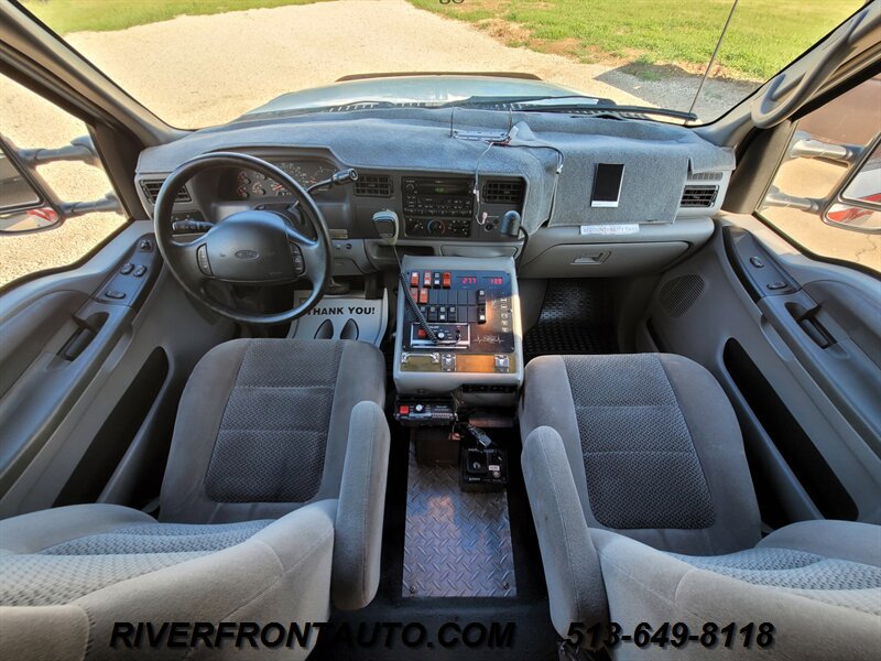 Used 2001 Ford F350 4x4 Regular Cab DRW Super Duty image 3