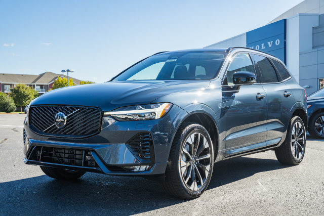 New 2027 Volvo XC60 B5 Plus AWD/4WD image 3